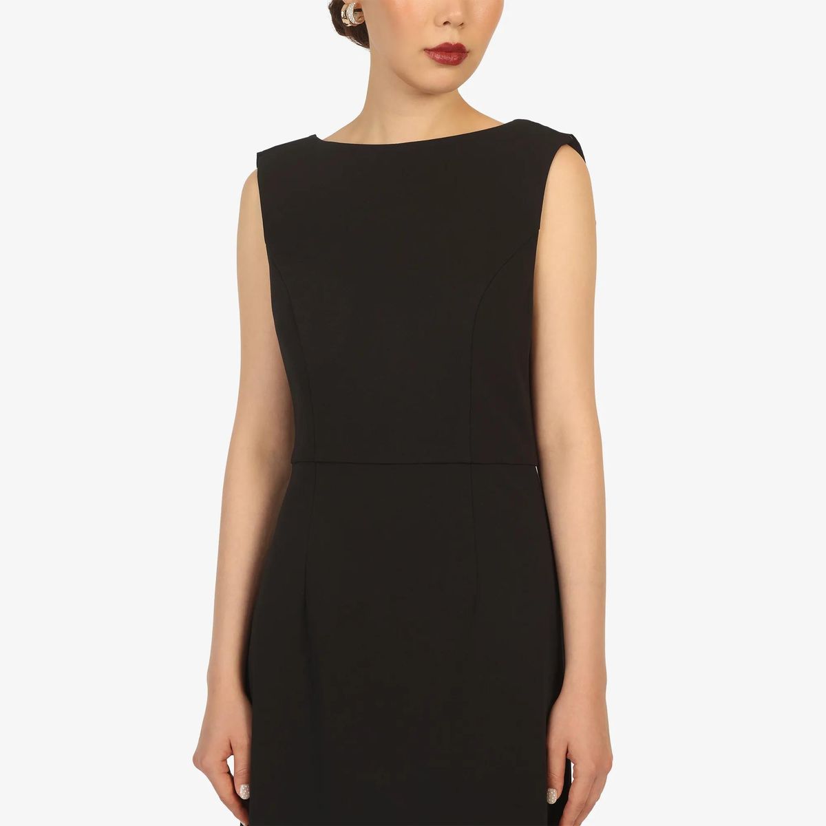 Elegantes, ärmelloses Maxikleid mit Wasserfallausschnitt