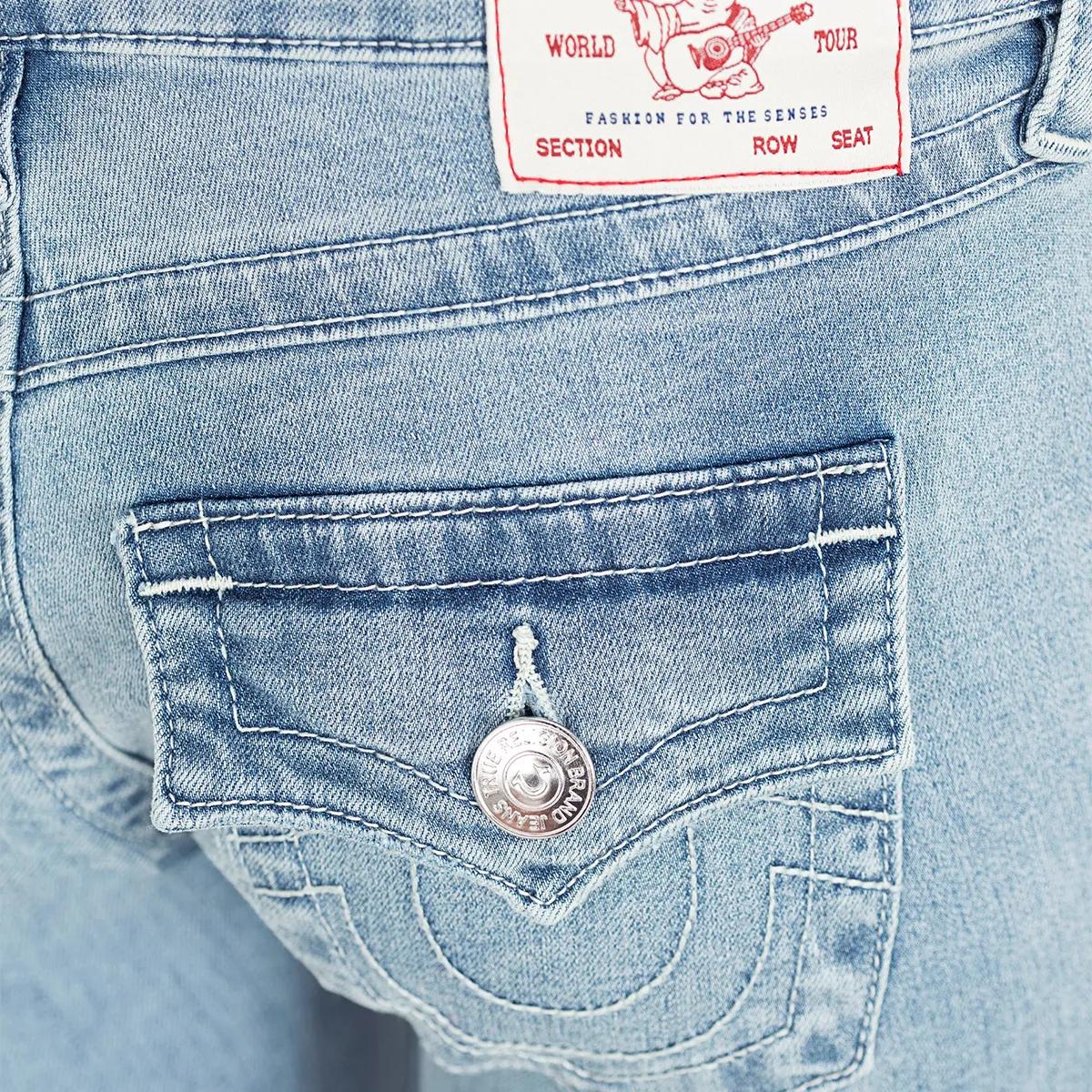 Schlagjeans mit niedrigem Bund und heller Waschung