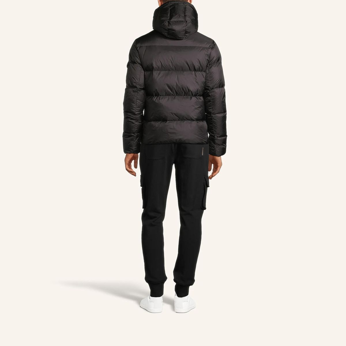 Warme Daunenjacke mit Kapuze