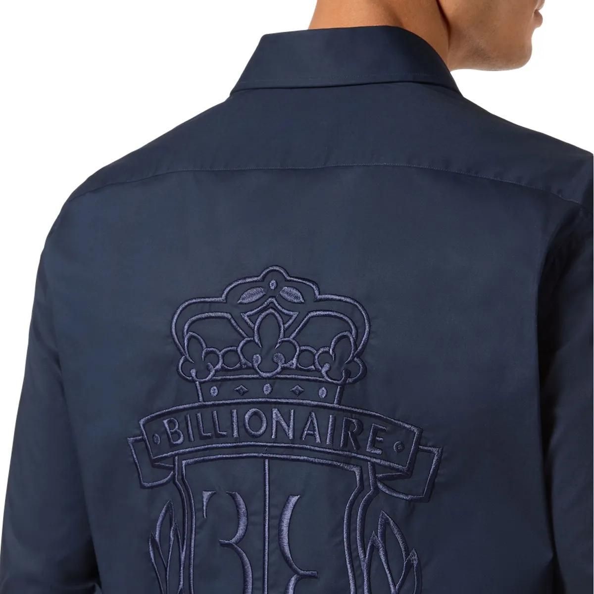 Figurbetontes Hemd mit Knopfleiste und Stickerei