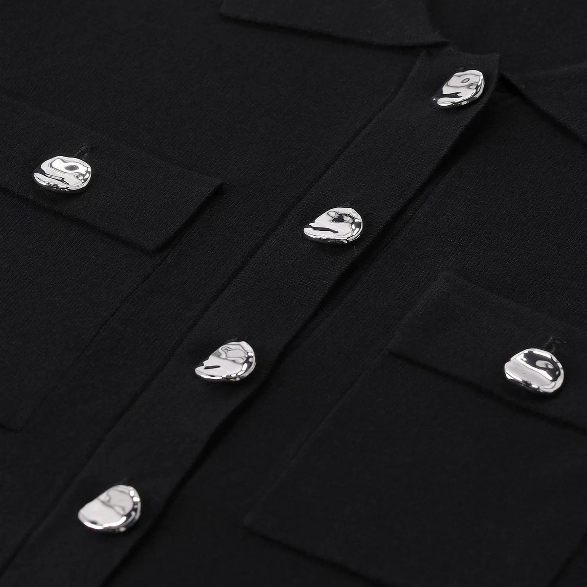 Elegantes Strick-Midikleid mit Knöpfen