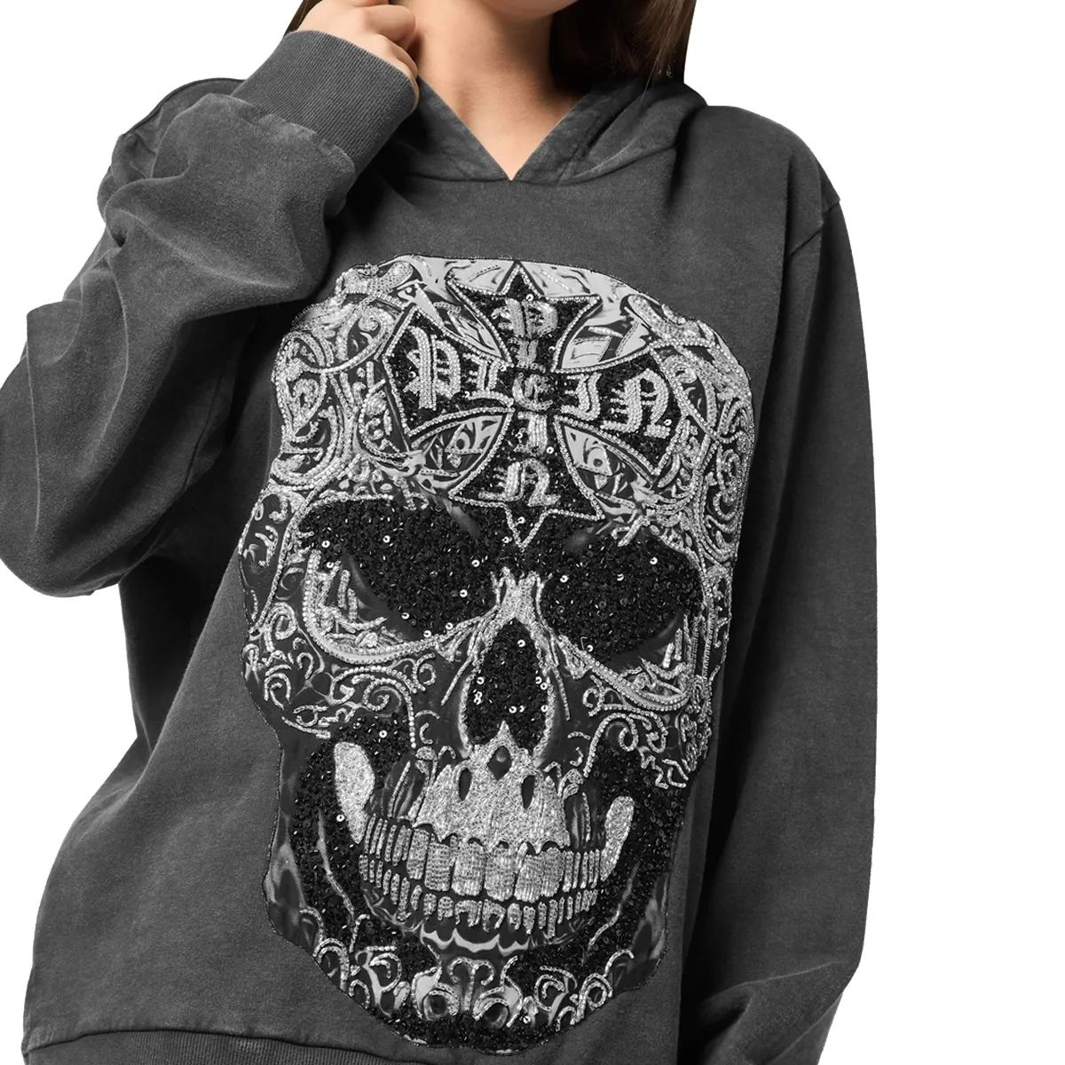 Kapuzenpullover mit Totenkopf-Grafik