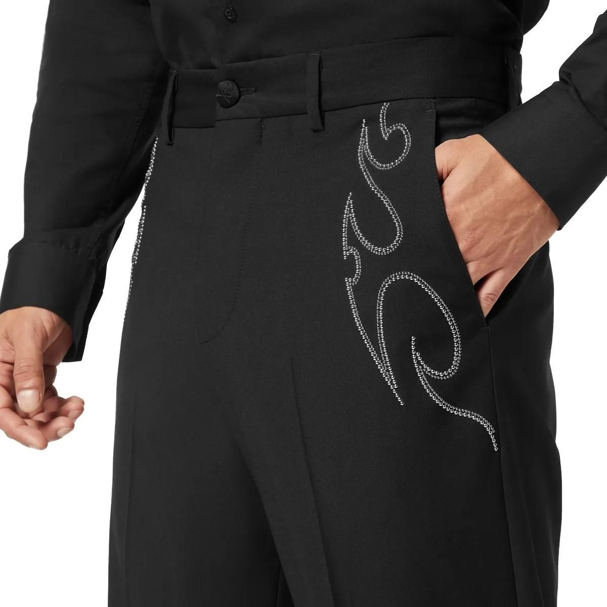 Hose mit Flammenstickerei