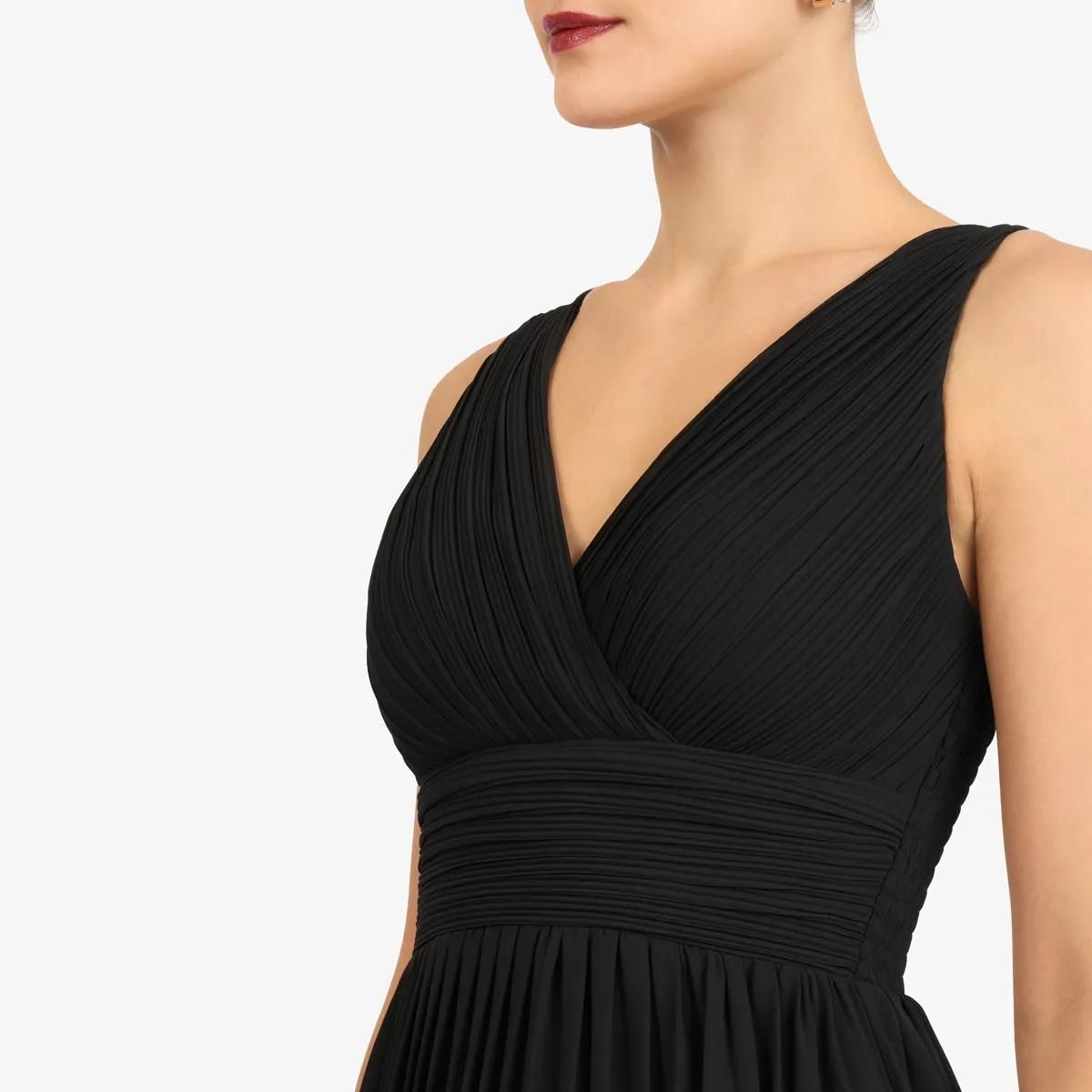 Elegantes schwarzes Plissee-Midikleid