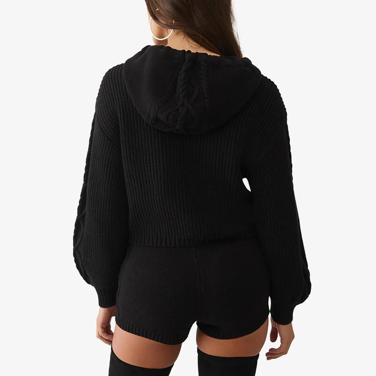 Kurzer Strick-Hoodie mit Stickerei