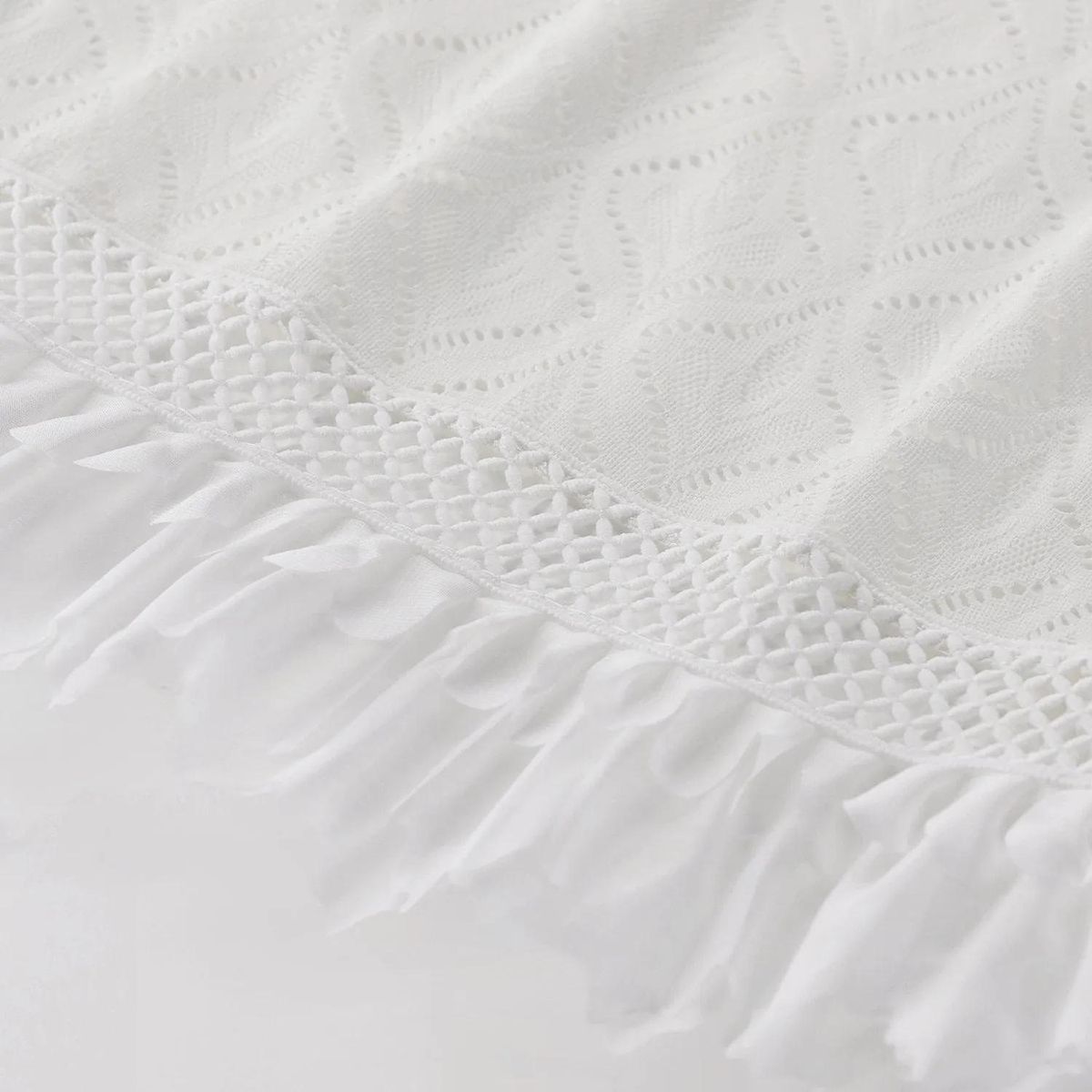 Weißes A-Linien-Minikleid aus Spitze