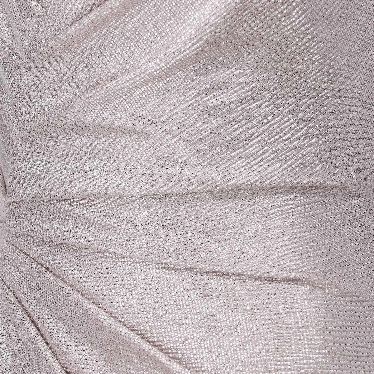 Elegantes silbernes Abendkleid mit Drapierung