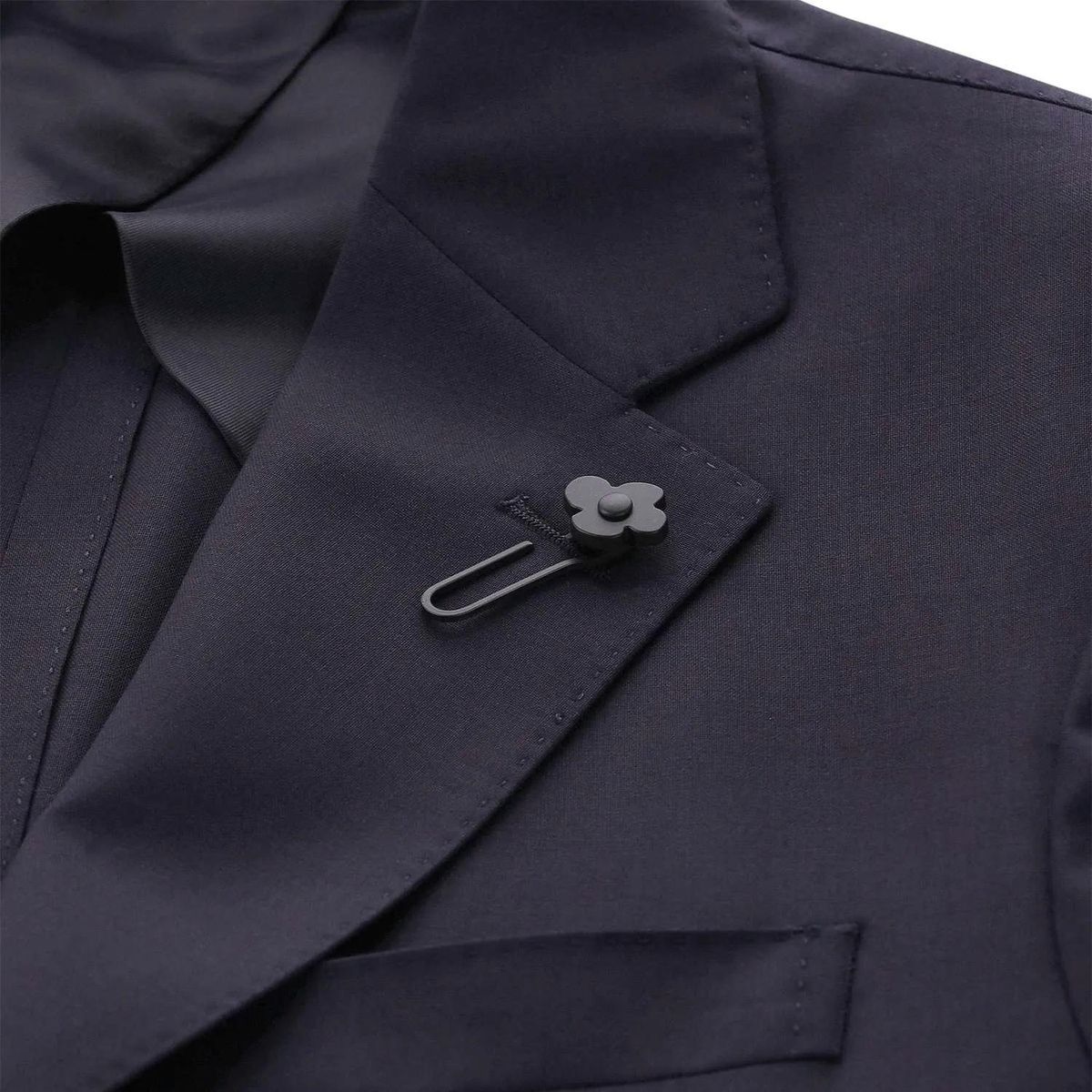 Eleganter marineblauer Wollanzug