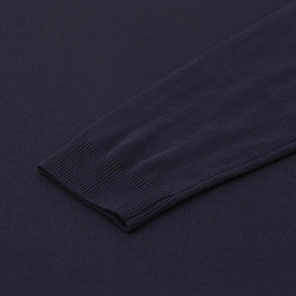 Feiner Strickpullover mit V-Ausschnitt