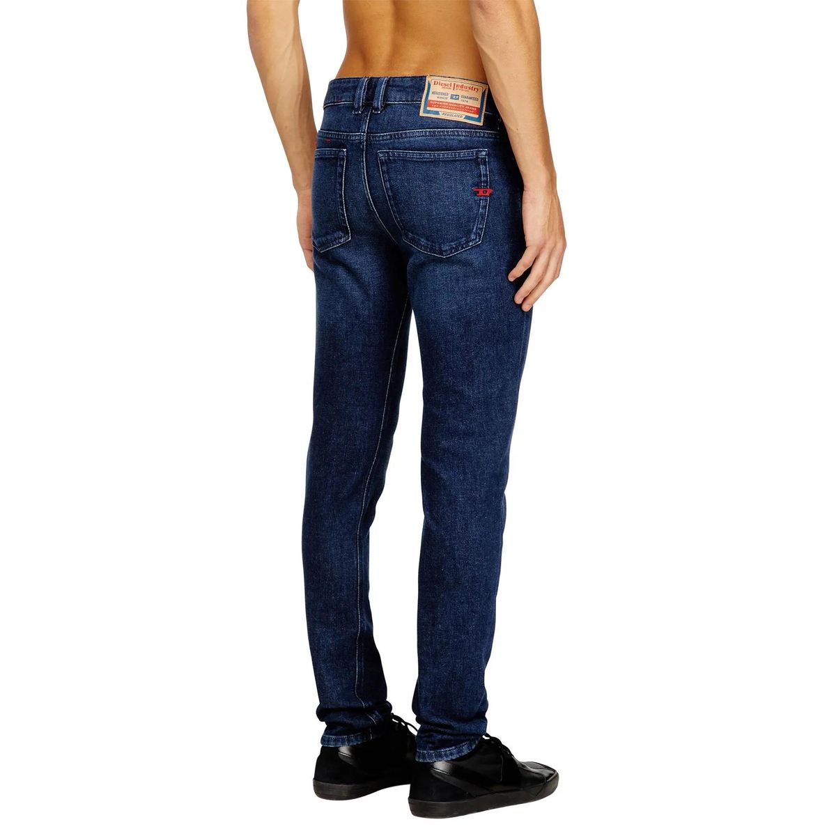 Slim Fit Jeans mit dunkler Waschung