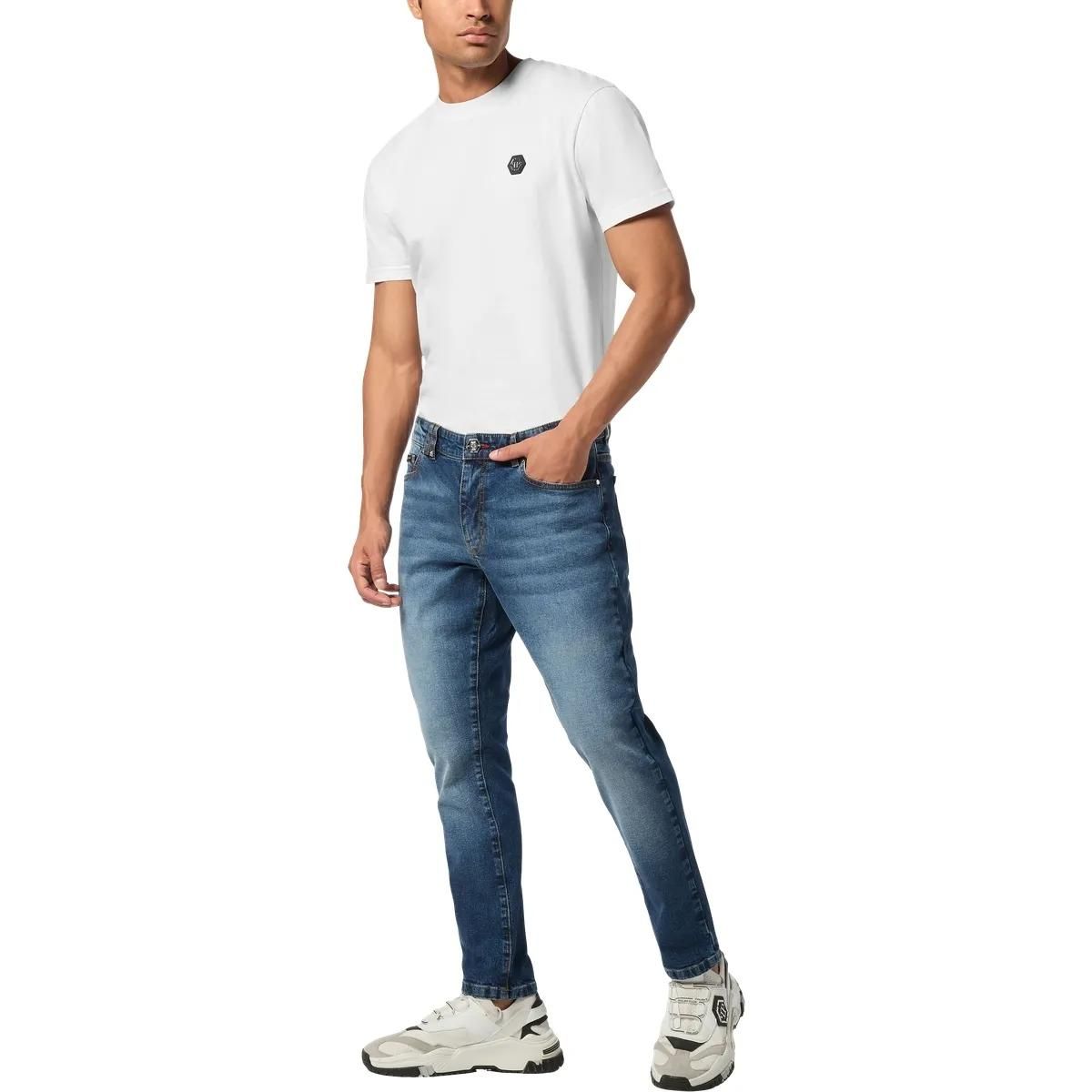 Schmal geschnittene Stone-Washed Jeans