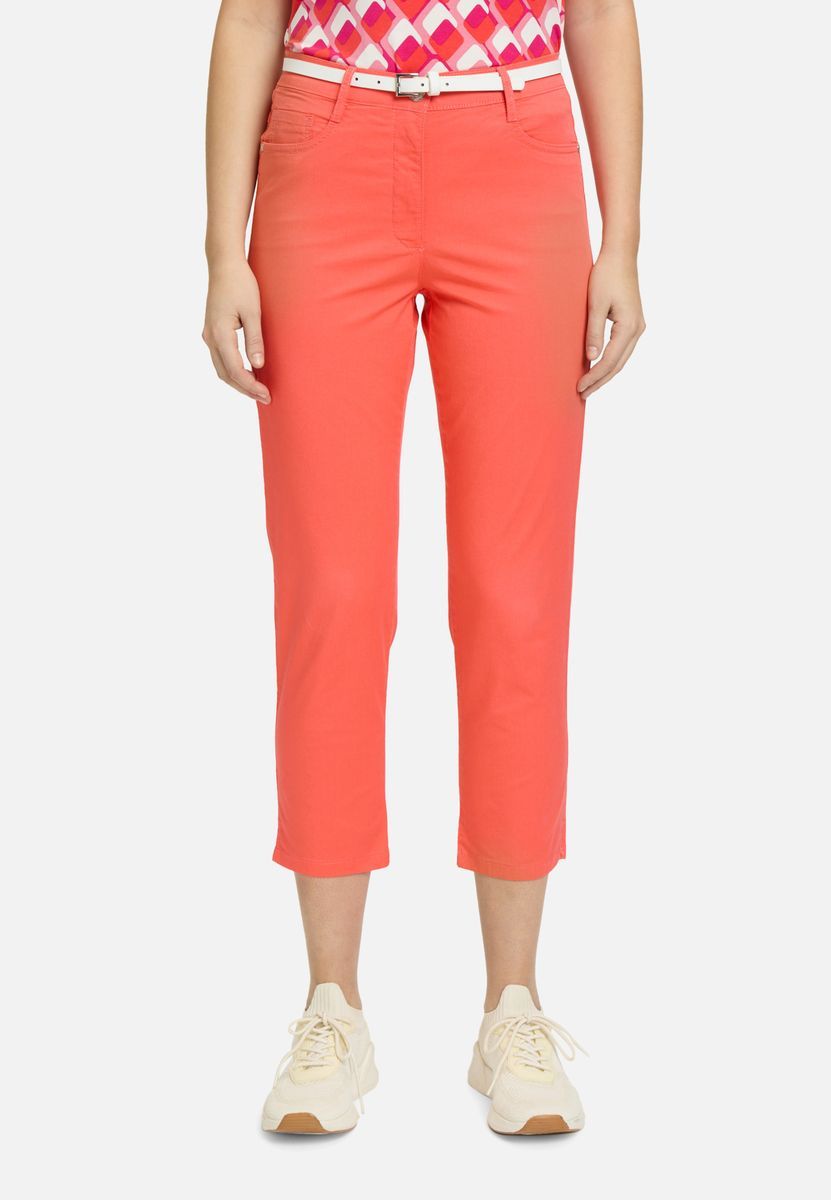 Schmal geschnittene Cropped-Hose mit Gürtel