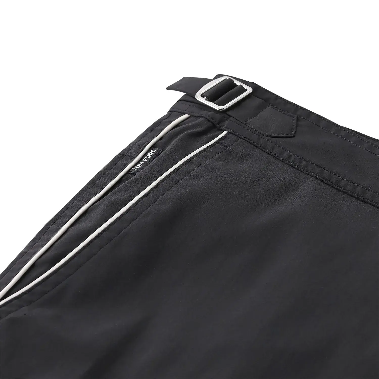 Taillierte Badeshorts mit Seitenstreifen