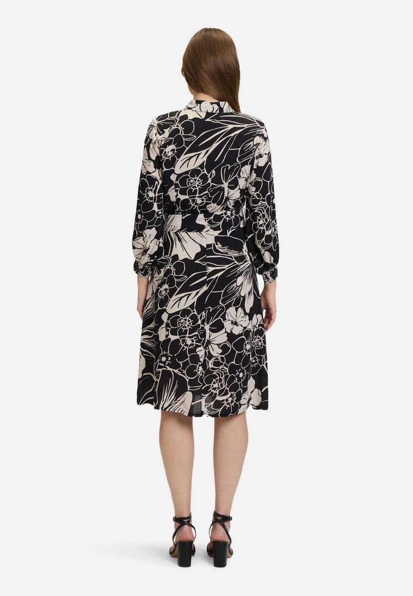 Blusenkleid mit Blumendruck und Bindegürtel
