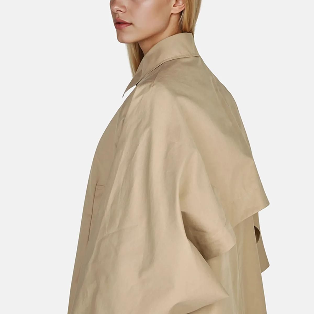 Beige, leichte, kurze Jacke mit Cape