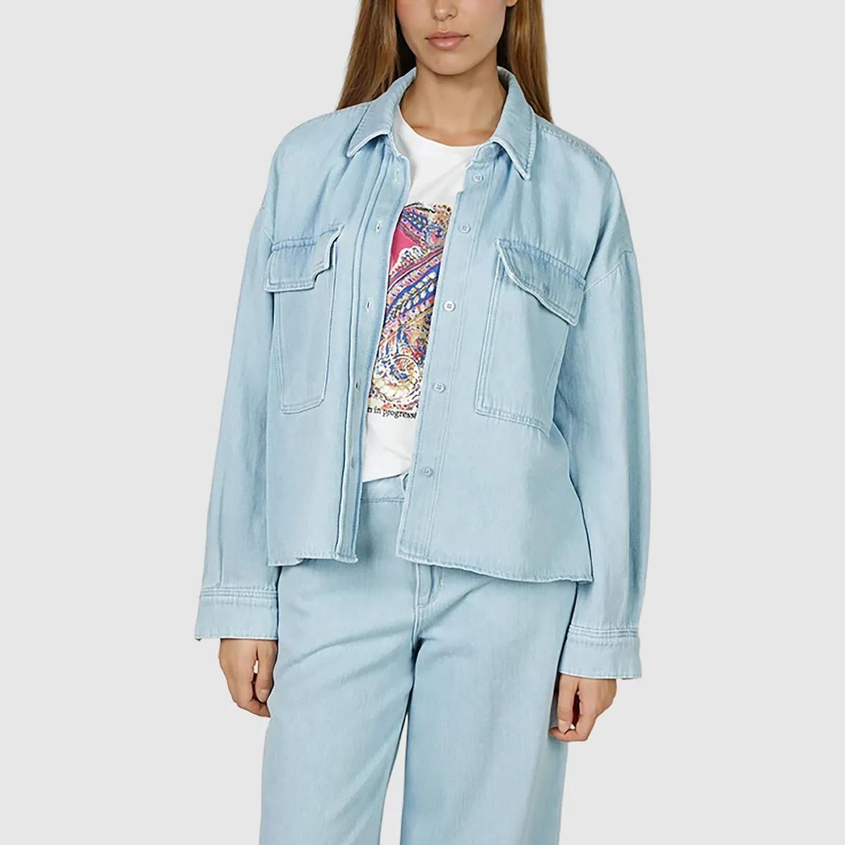 Hellblaue Jeansjacke mit Taschen