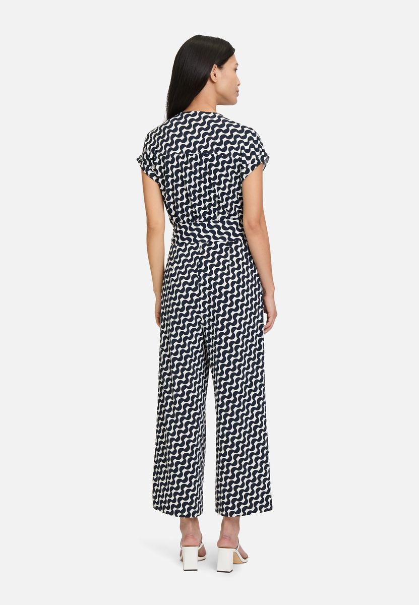 Gemusterter Wickel-Jumpsuit mit weitem Bein