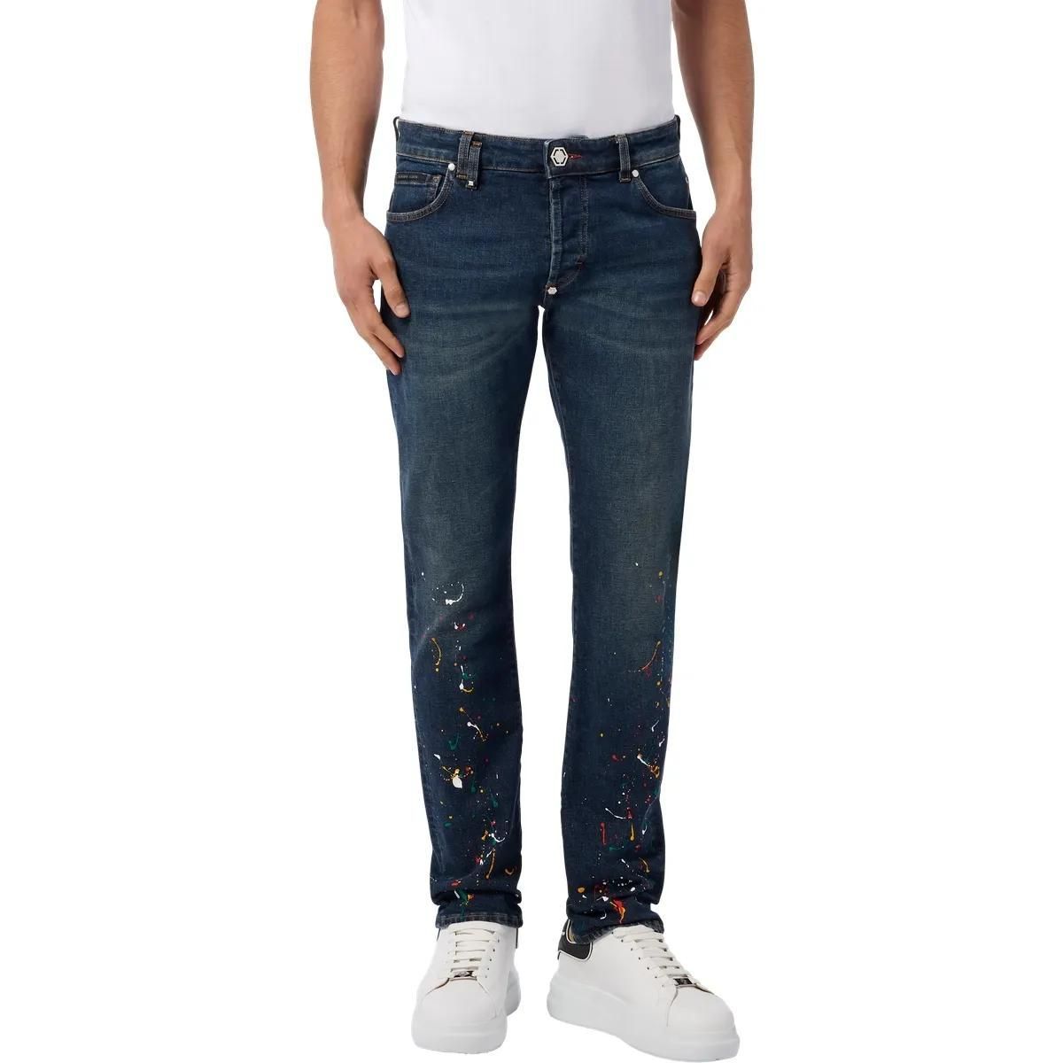 Dunkelblaue Jeans mit geradem Schnitt