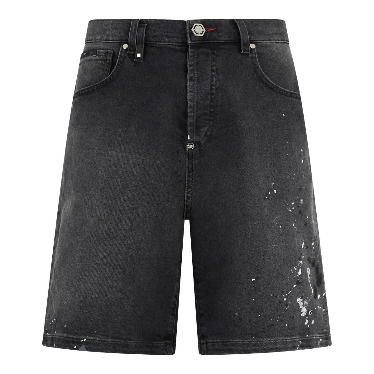 Schwarze Denim-Shorts mit Farbspritzern