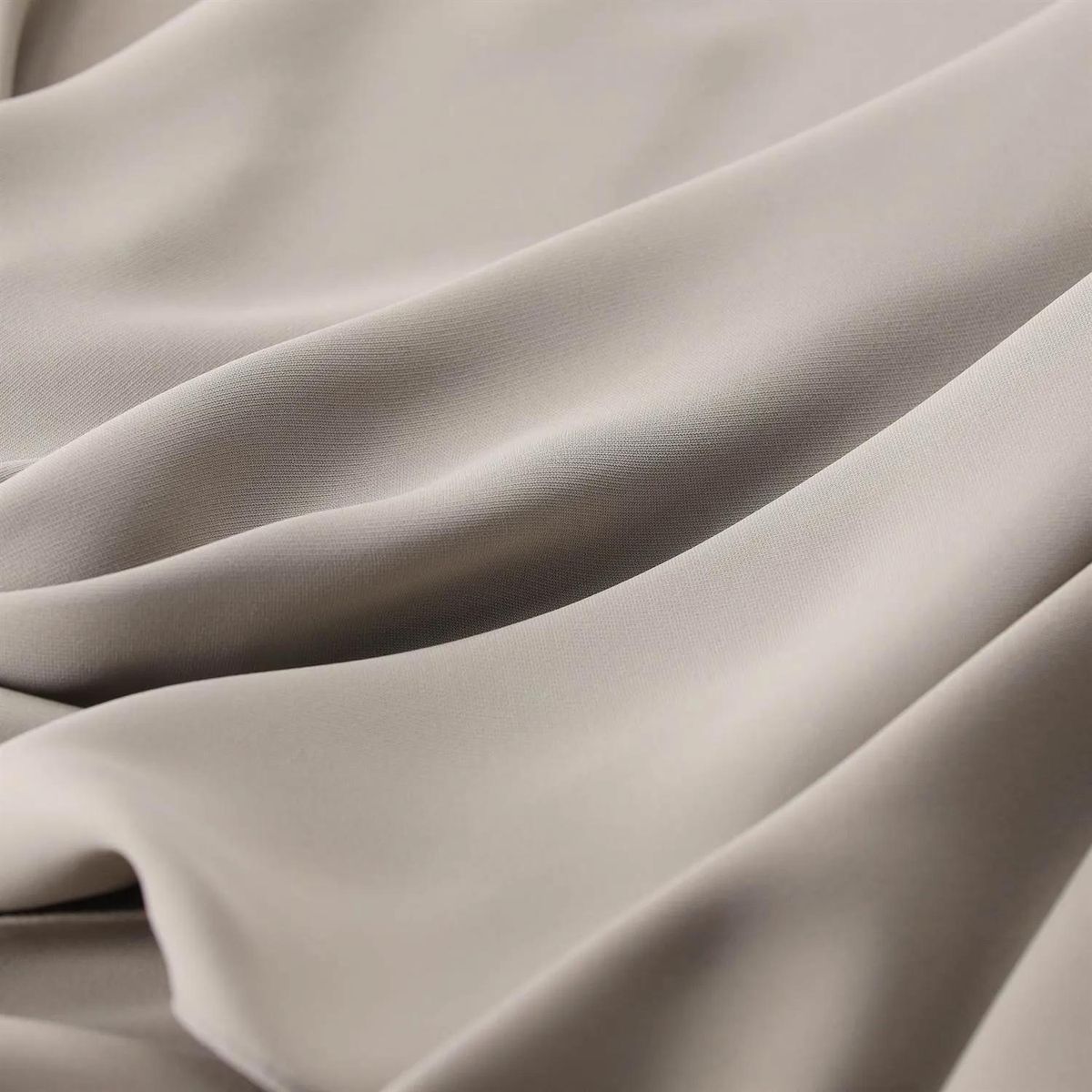 Drapierte Bluse mit verdrehter Vorderseite