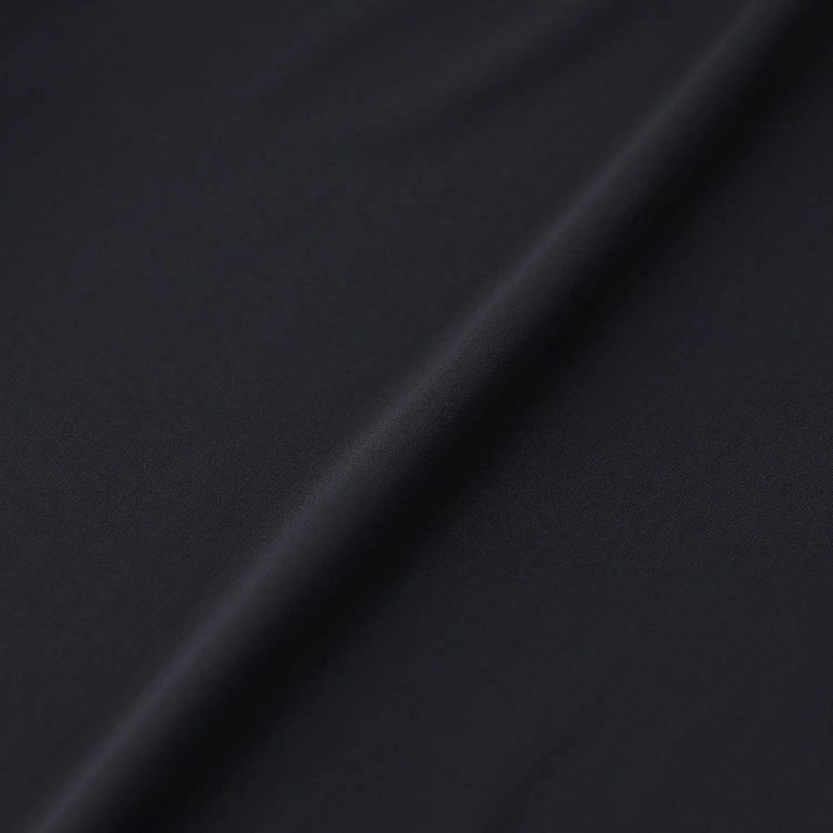 Figurbetontes Minikleid mit Logo-Detail