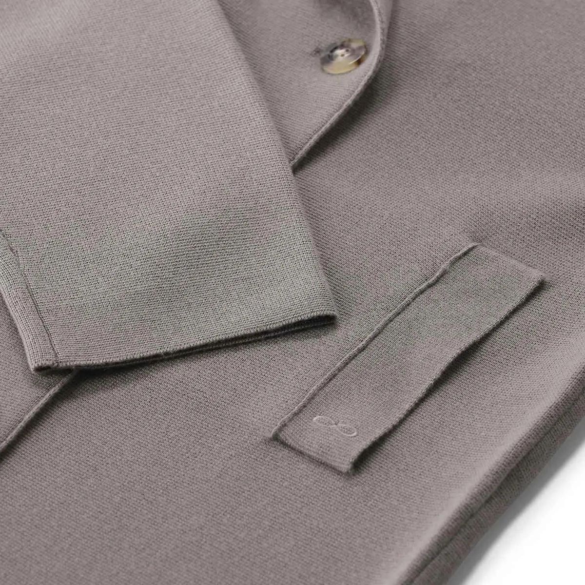 Zweireihige Strickjacke im Blazer-Stil