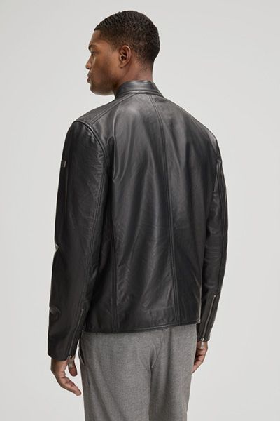 Klassische schwarze Lederjacke