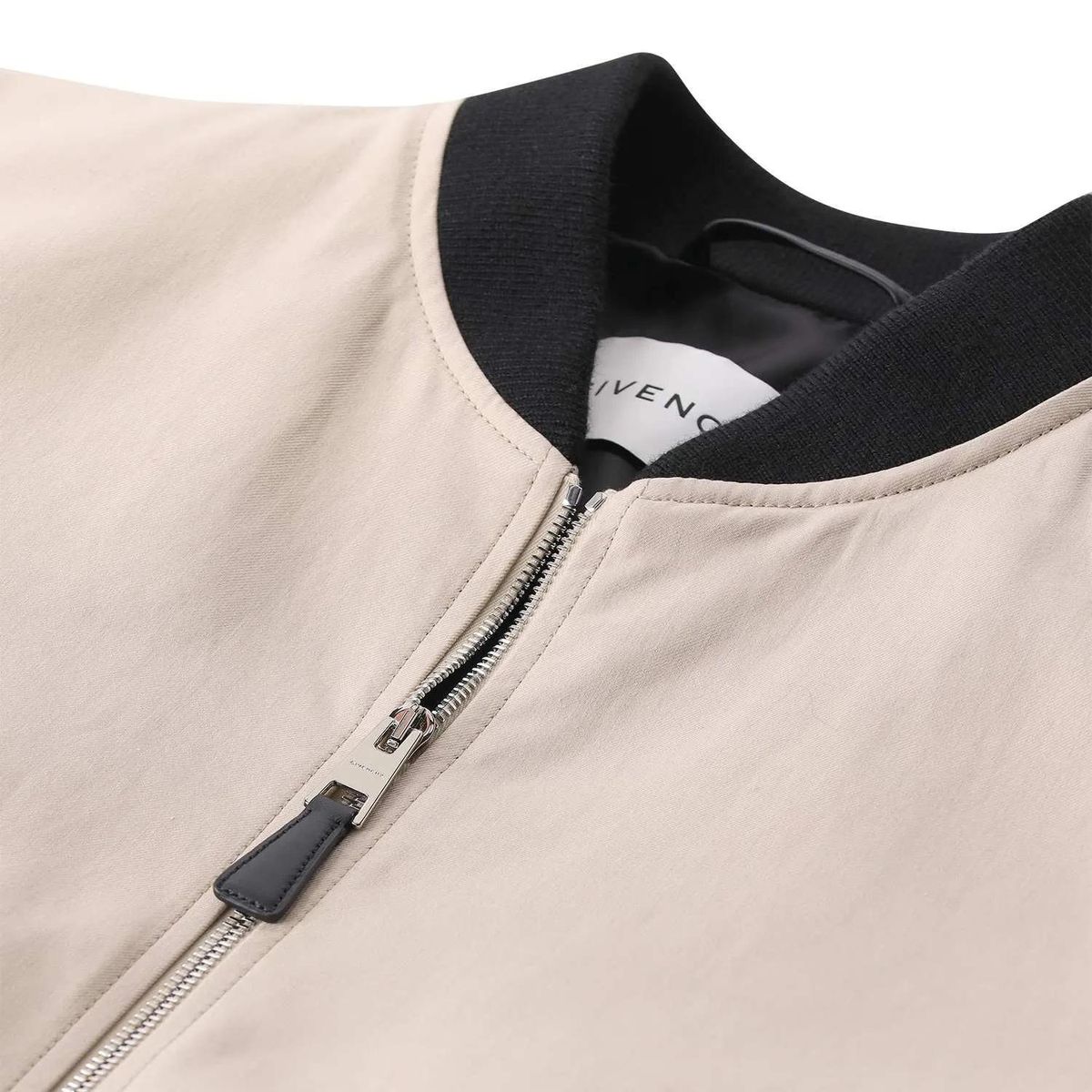 Zweifarbige Bomberjacke mit Lederärmeln