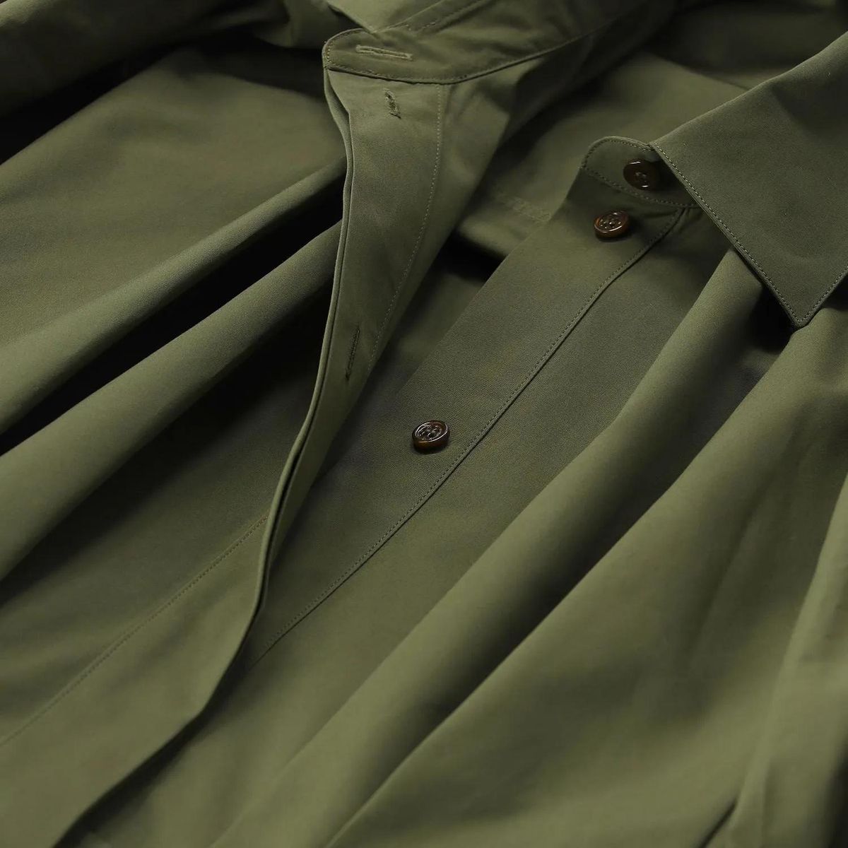 Elegantes Plissee-Midi-Hemdkleid