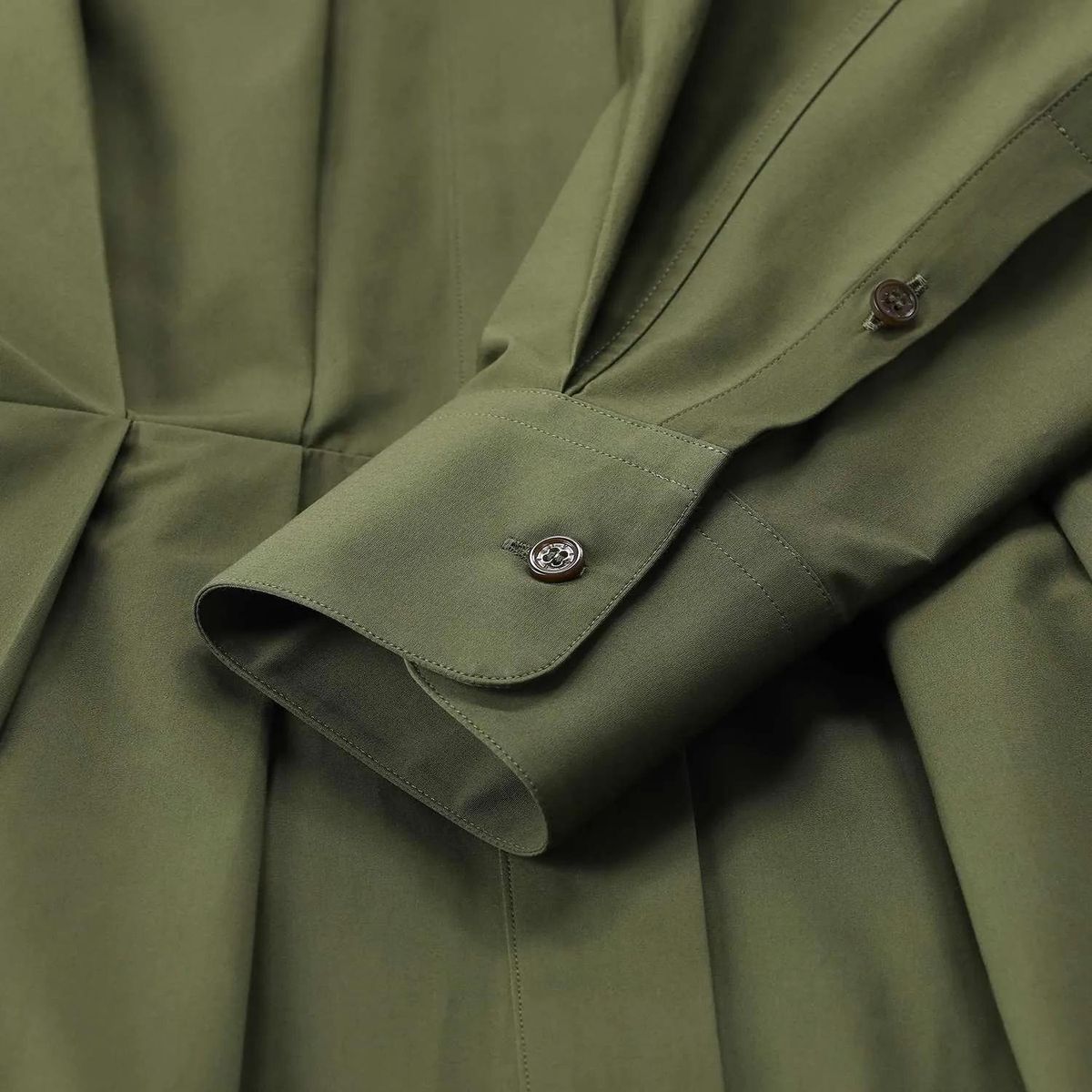 Elegantes Plissee-Midi-Hemdkleid