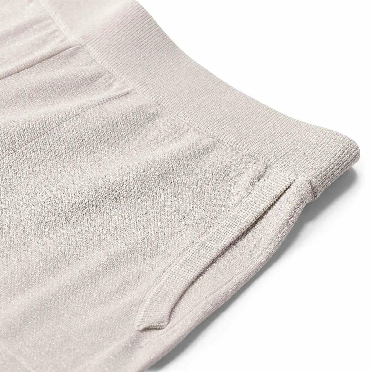 Schimmernde Strickhose mit weitem Bein