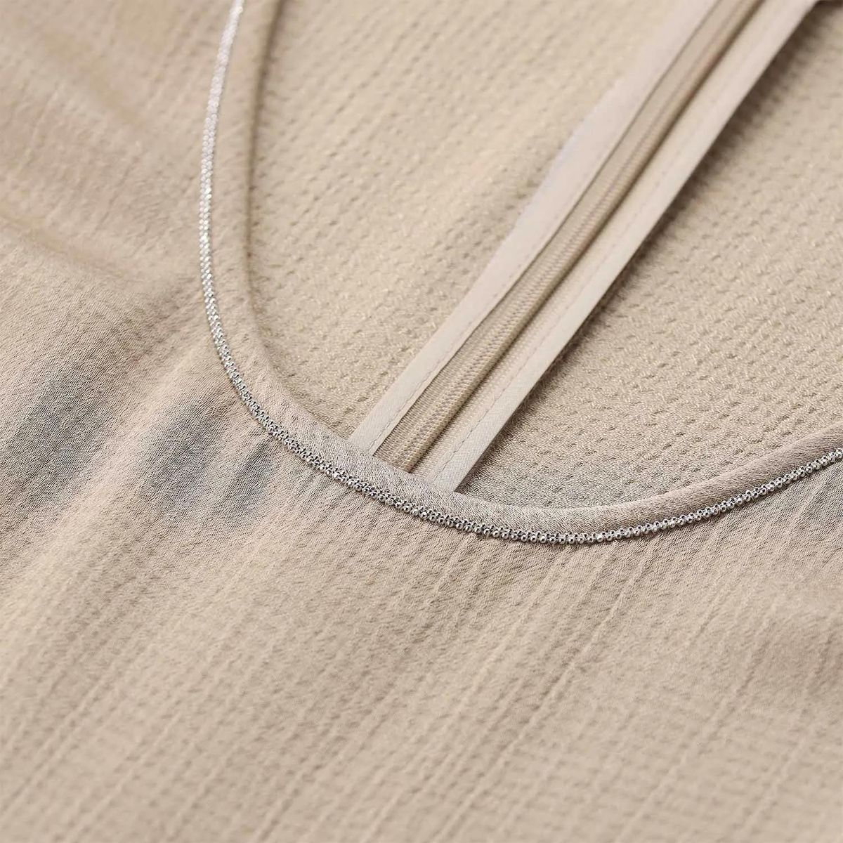 Elegantes ärmelloses Midikleid mit Details