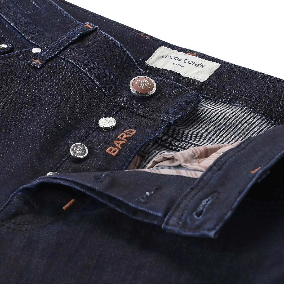 Schlank geschnittene Jeans aus dunklem Denim