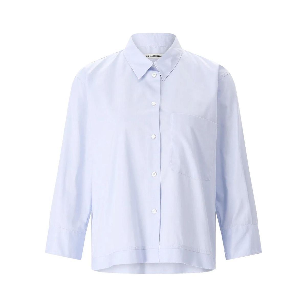 Klassisches hellblaues Button-Down-Hemd