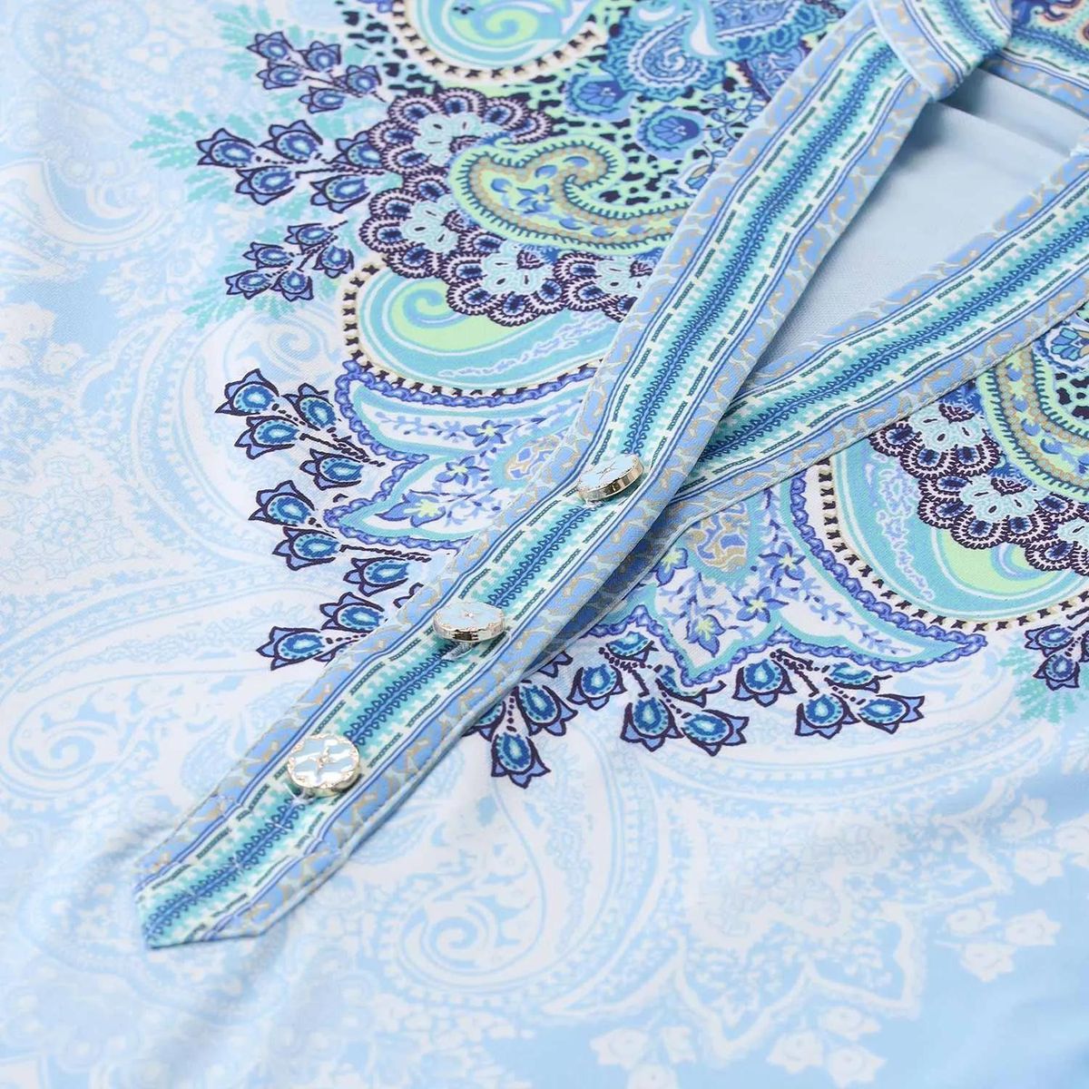 Mini-Kleid mit Paisley-Muster und Knöpfen