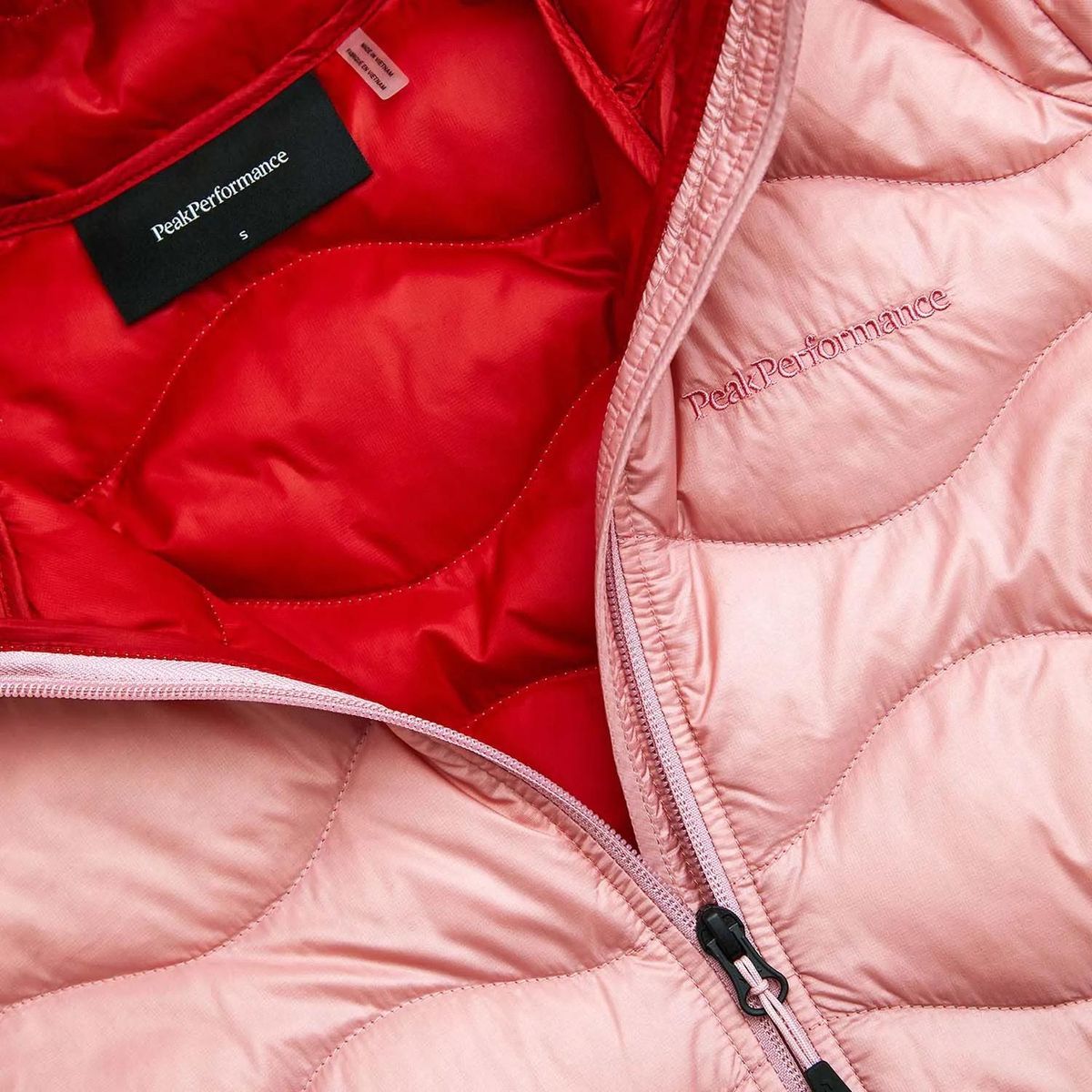 Leichte Daunenjacke mit Kapuze