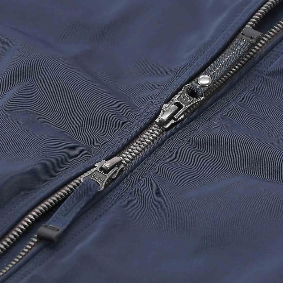 Klassische Bomberjacke mit Reißverschluss