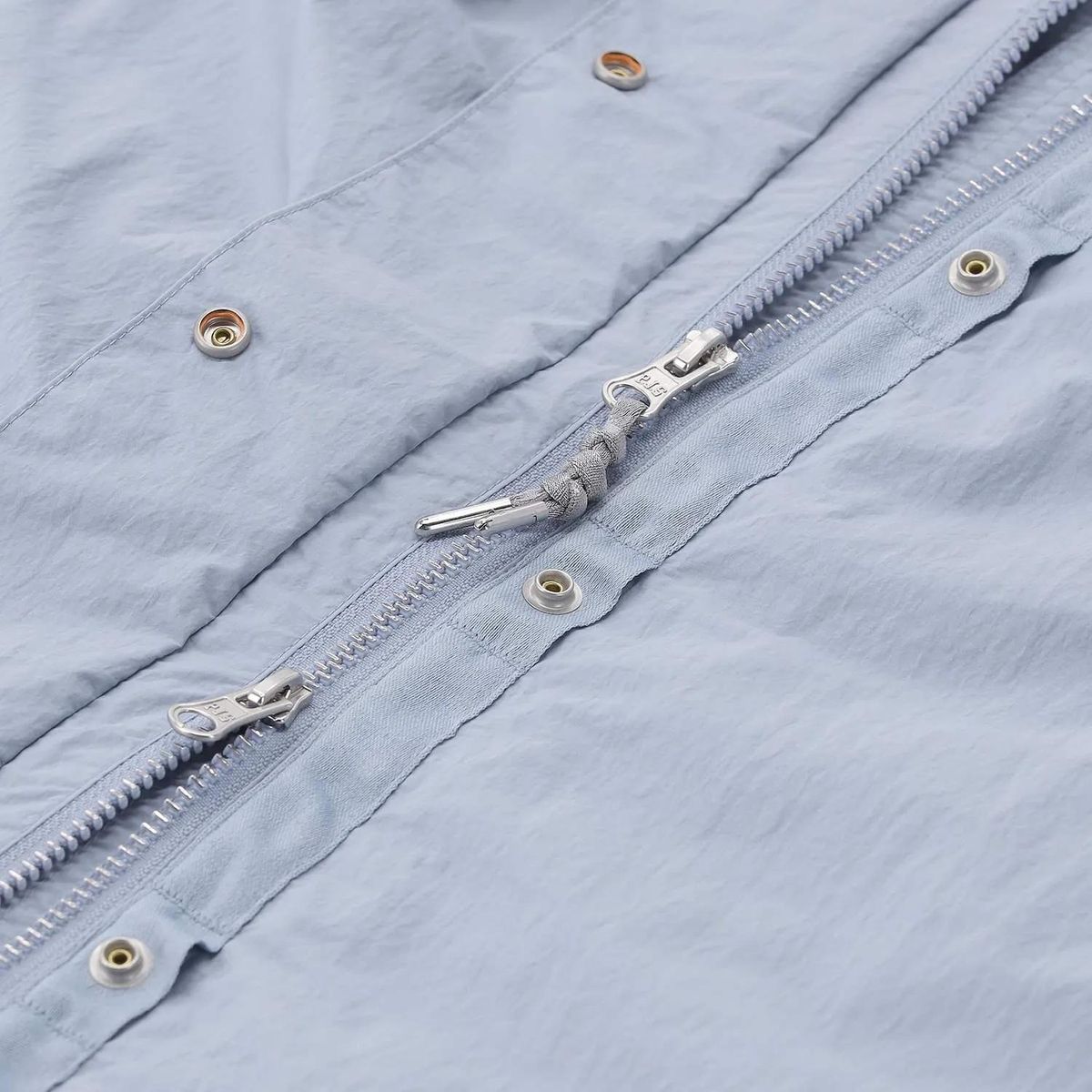 Leichte Kapuzen-Regenjacke mit Reißverschluss