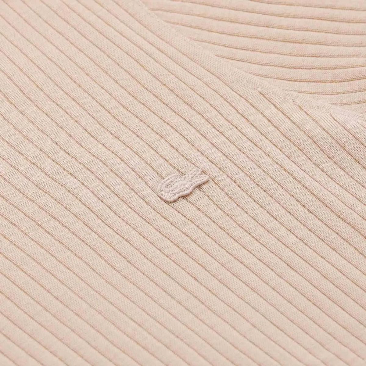 Elegantes geripptes Strickoberteil mit kurzen Ärmeln