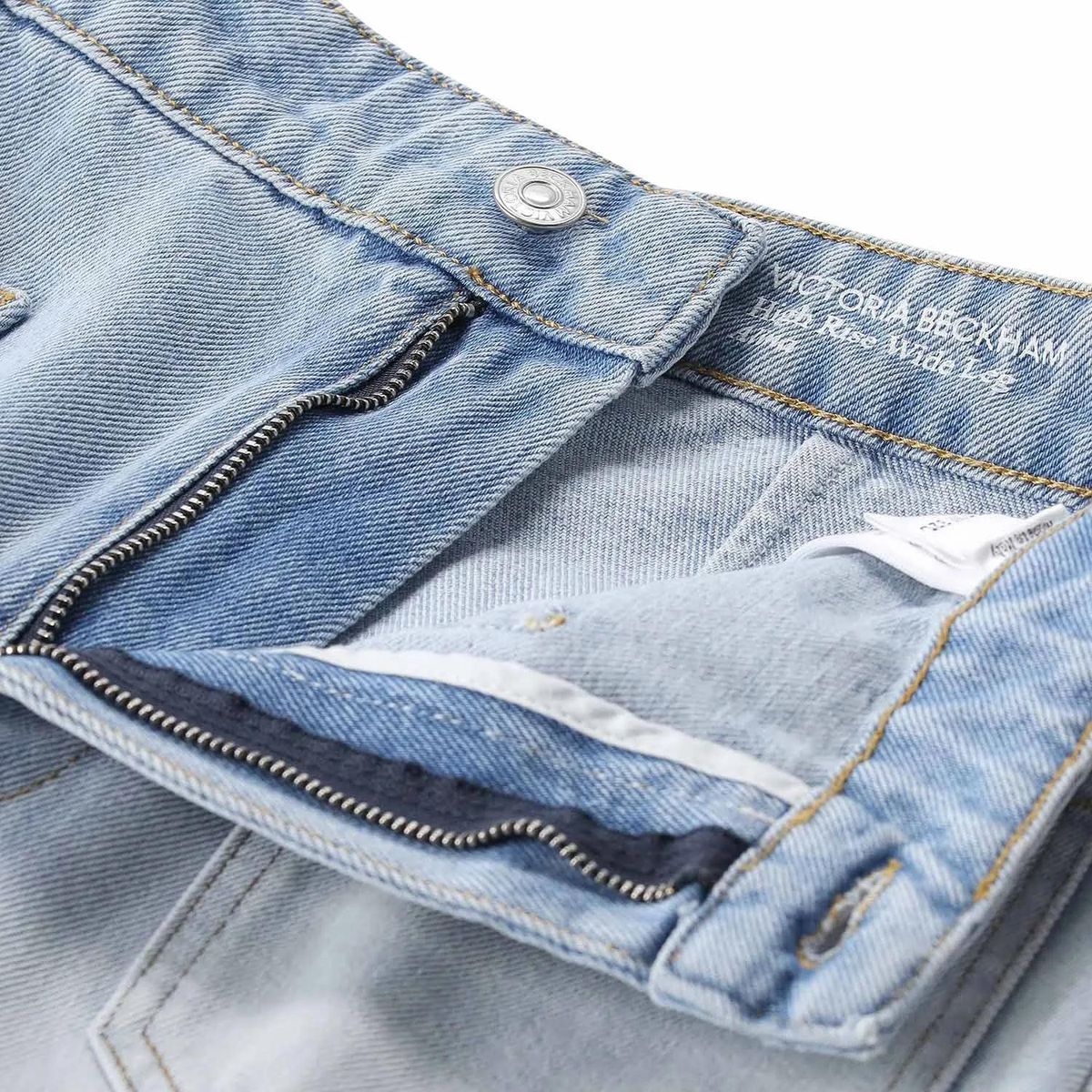 Hoch sitzende Jeans mit weitem Bein