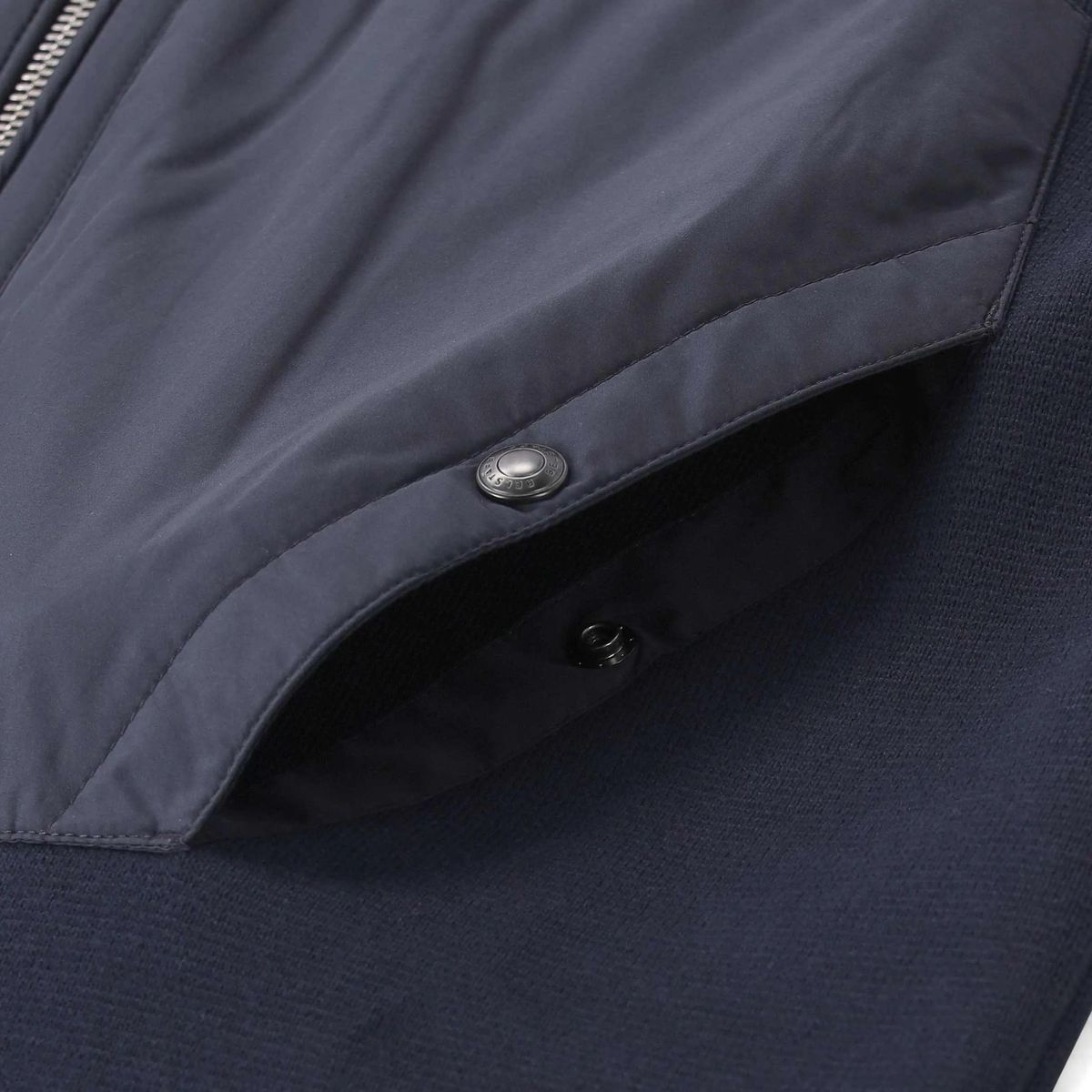 Marineblaue Strickjacke mit Reißverschluss und Kapuze