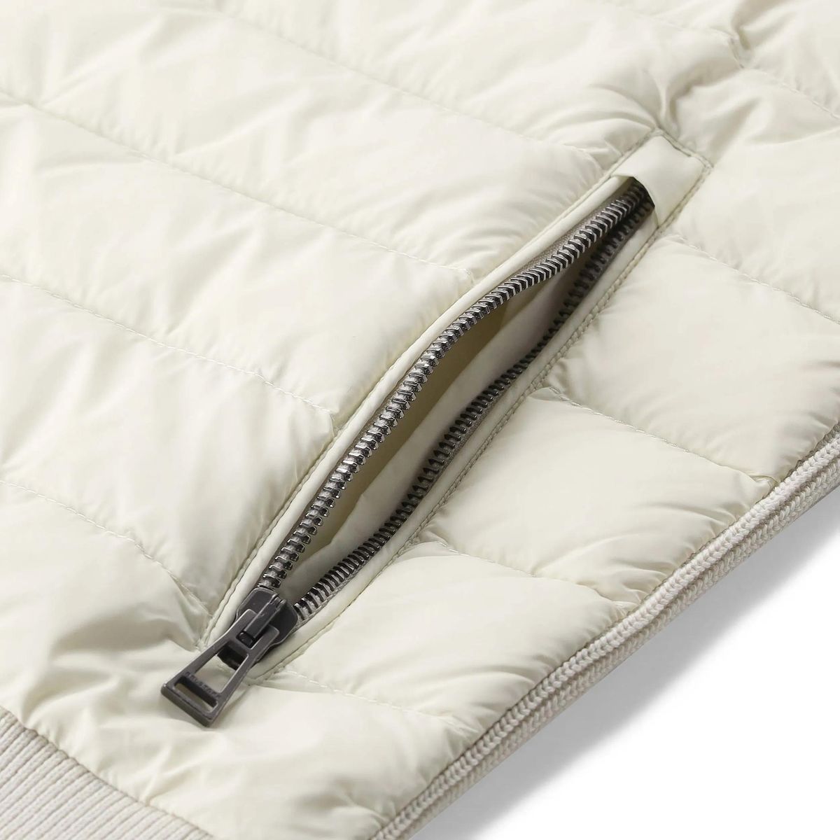 Wattierte Jacke mit Strickärmeln und Reißverschluss