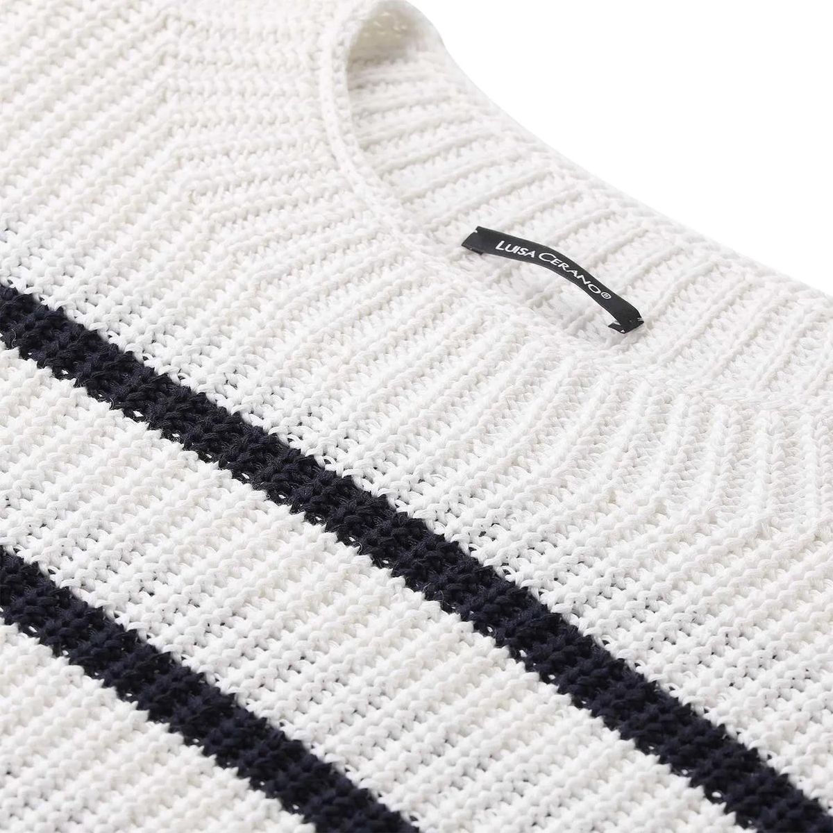 Gestreifter Strickpullover mit Rundhalsausschnitt