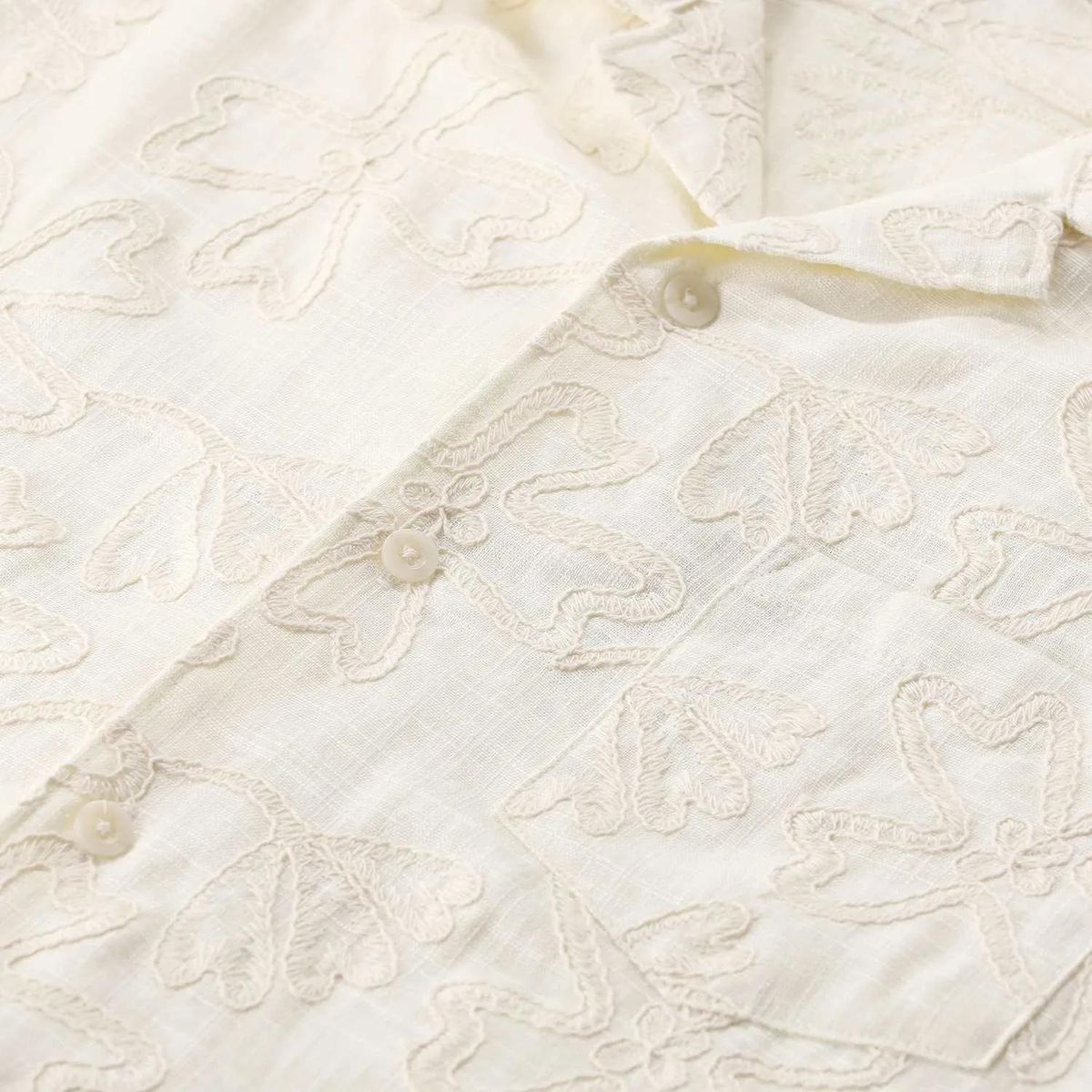 Kurzarmhemd mit floraler Stickerei