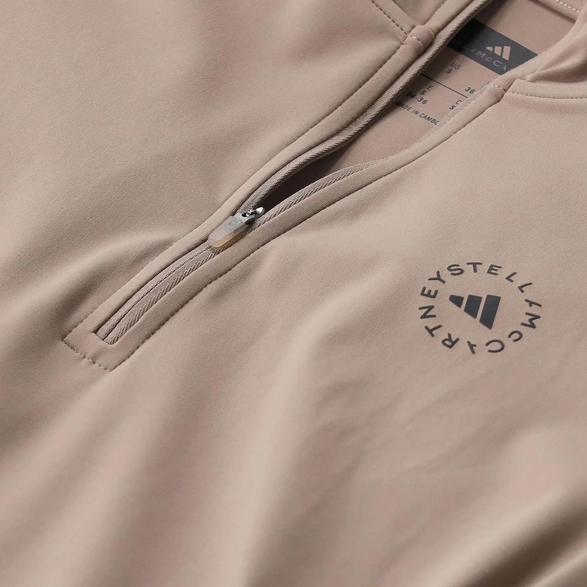 Sportliches Langarmshirt mit halbem Reißverschluss