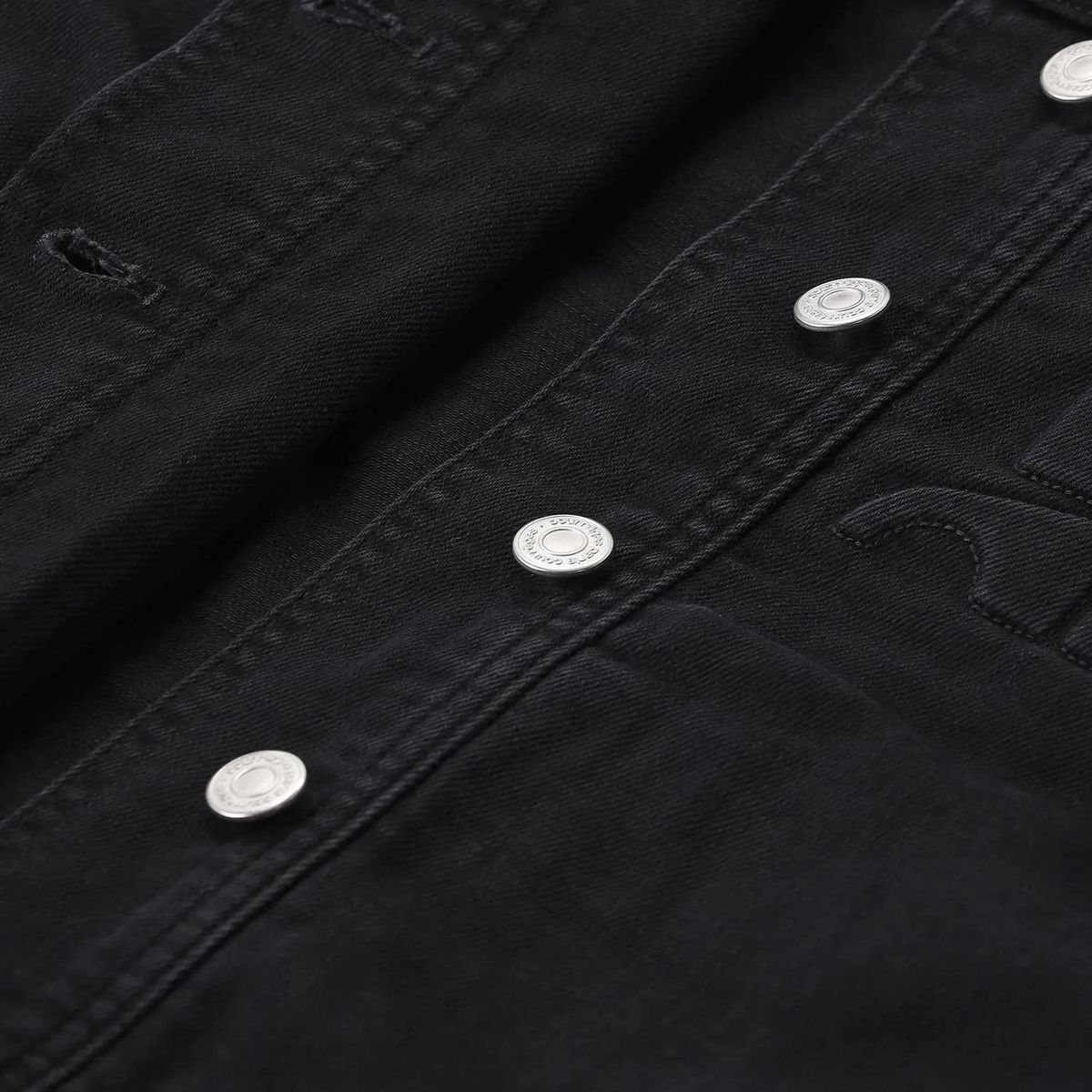 Kurze Jeansjacke mit hohem Kragen