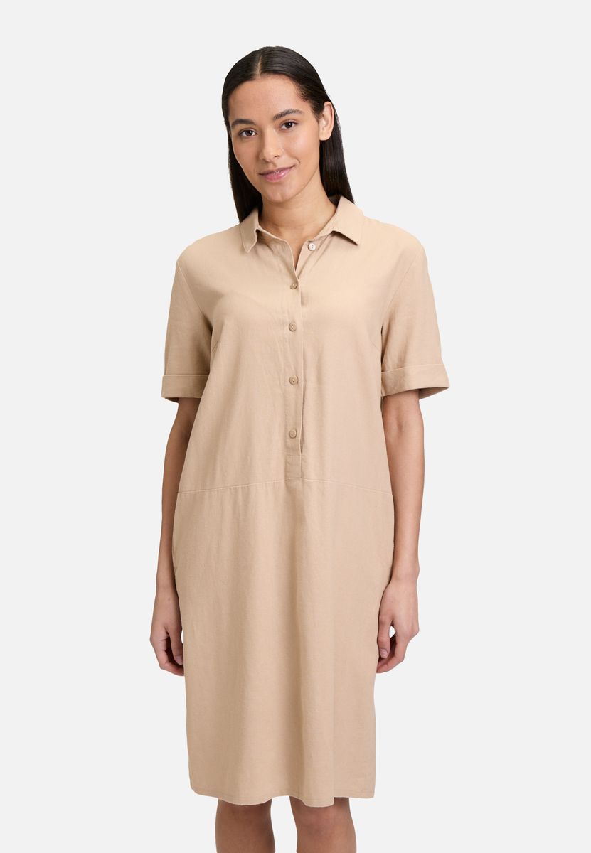 Klassisches Leinenhemdblusenkleid mit Knöpfen