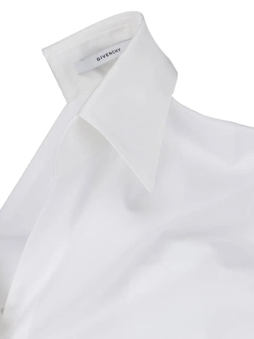 Weißes klassisches Hemd mit Knopfleiste