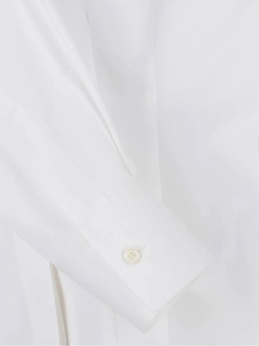 Weißes klassisches Hemd mit Knopfleiste