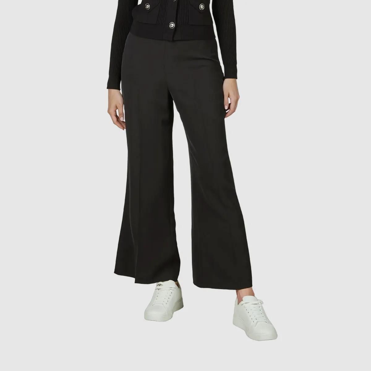 Schwarze, verkürzte Schlaghose